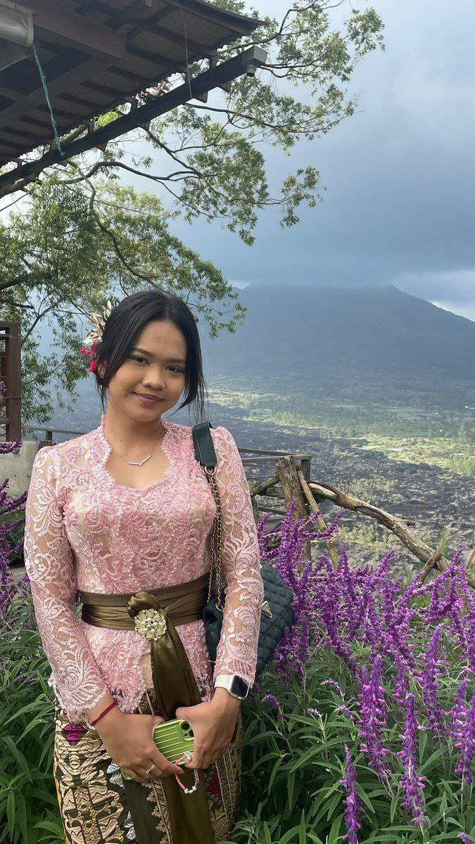 Mahasiswi bali